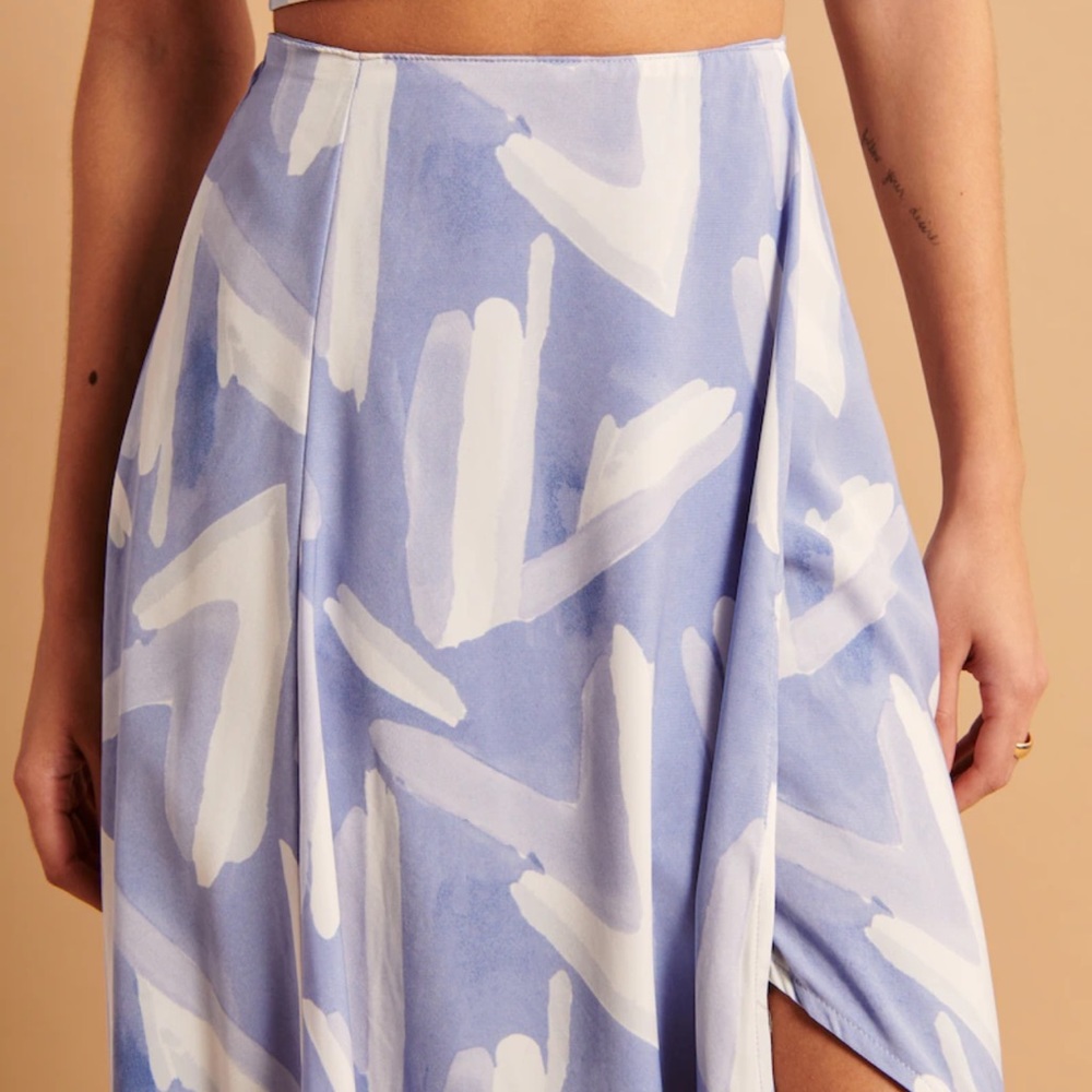 Abercrombie & Fitch Blue and White Midi Skirt - Picture 4 of 7